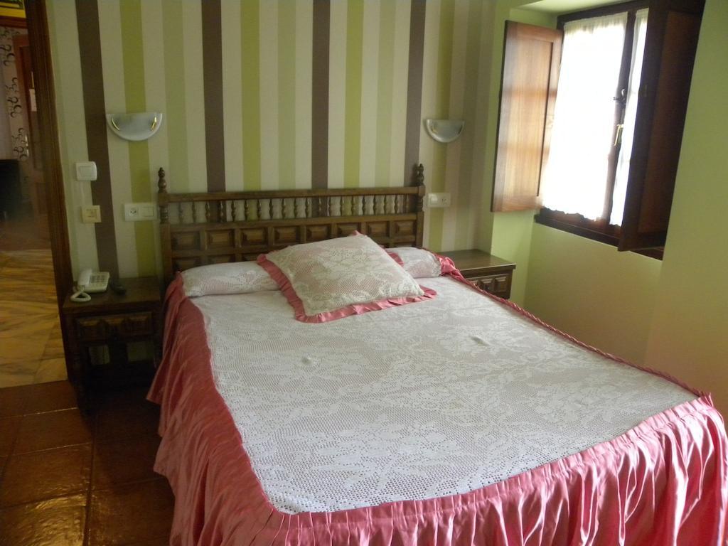 Hotel Restaurante Casa Fernando Ballota Pokoj fotografie